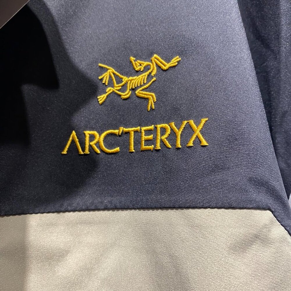 Arc'teryx BEAMS Hardshell Jacket - image 4